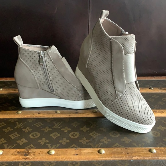 CCOCCI Shoes - Platform boots. Size 7.5. Never worn!